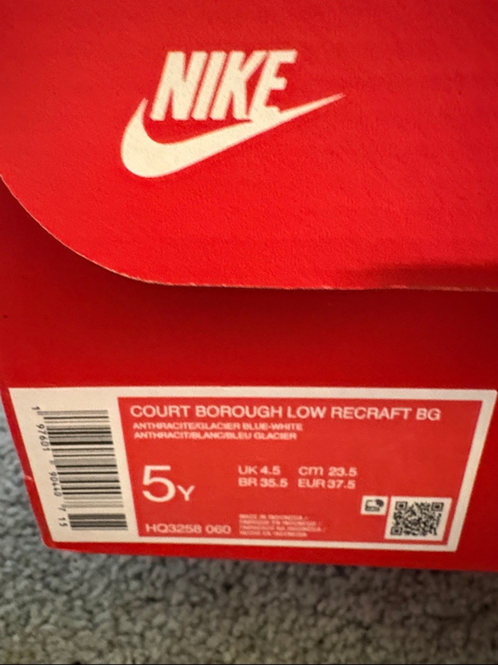 Nike Low-Top Sneakers in White, Dark Grey & Light Blue. Size 5Y - Picture 6 of 9